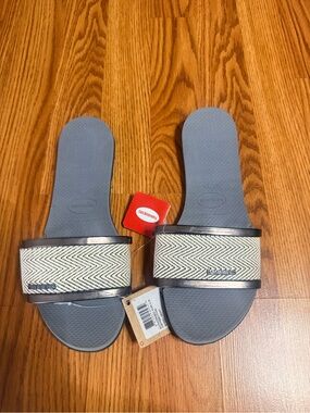 Havaianas Gray Slide Sandals with Ivory Chevron Strap